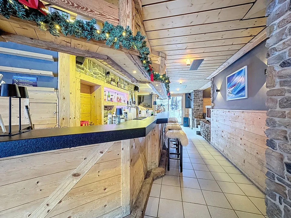 Café-bar / Restaurant – Emplacement premium à Morgin