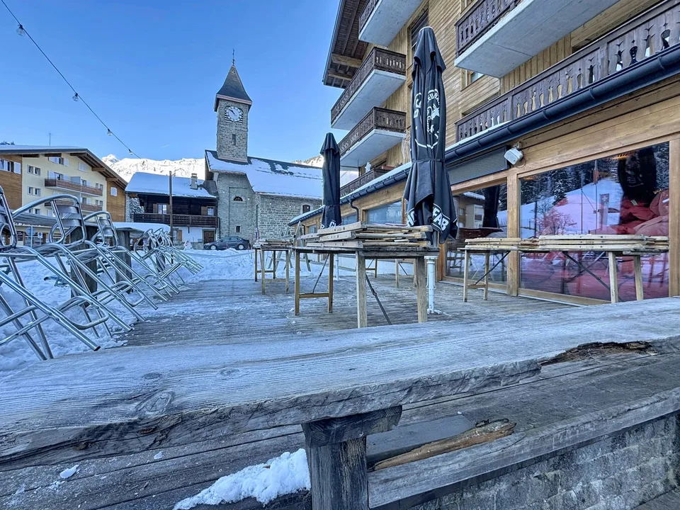Café-bar / Restaurant – Premium location in Morgin