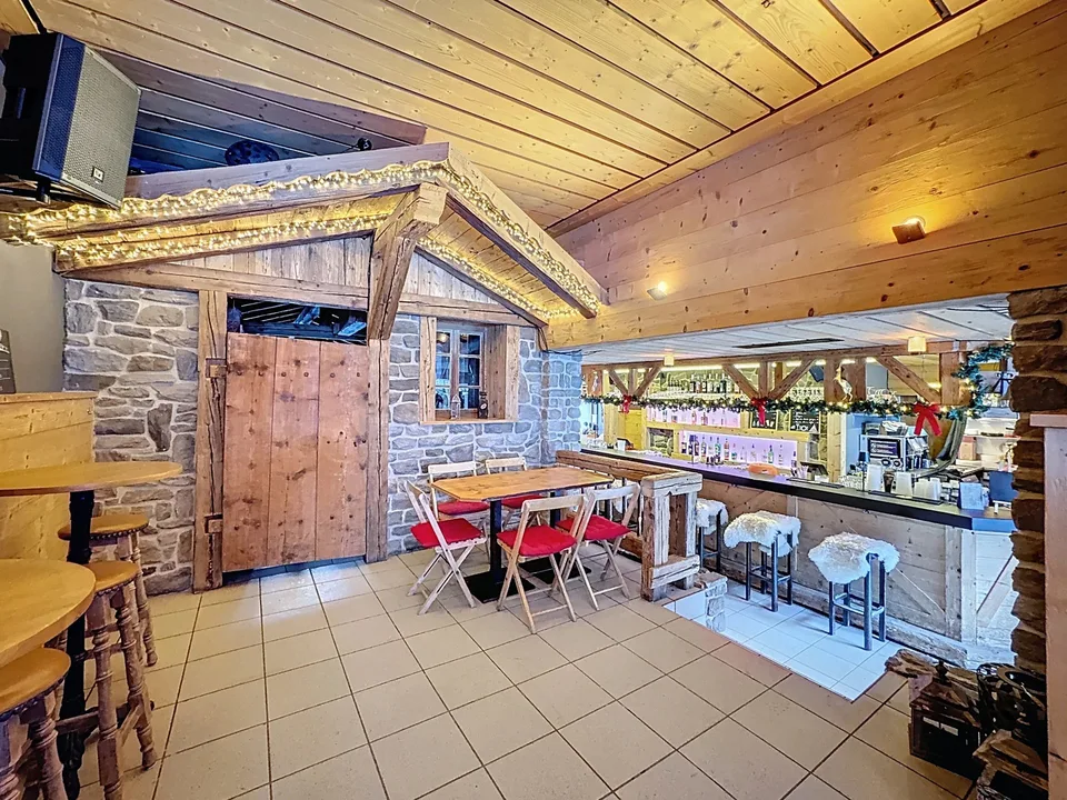 Café-bar / Restaurant – Premium location in Morgin