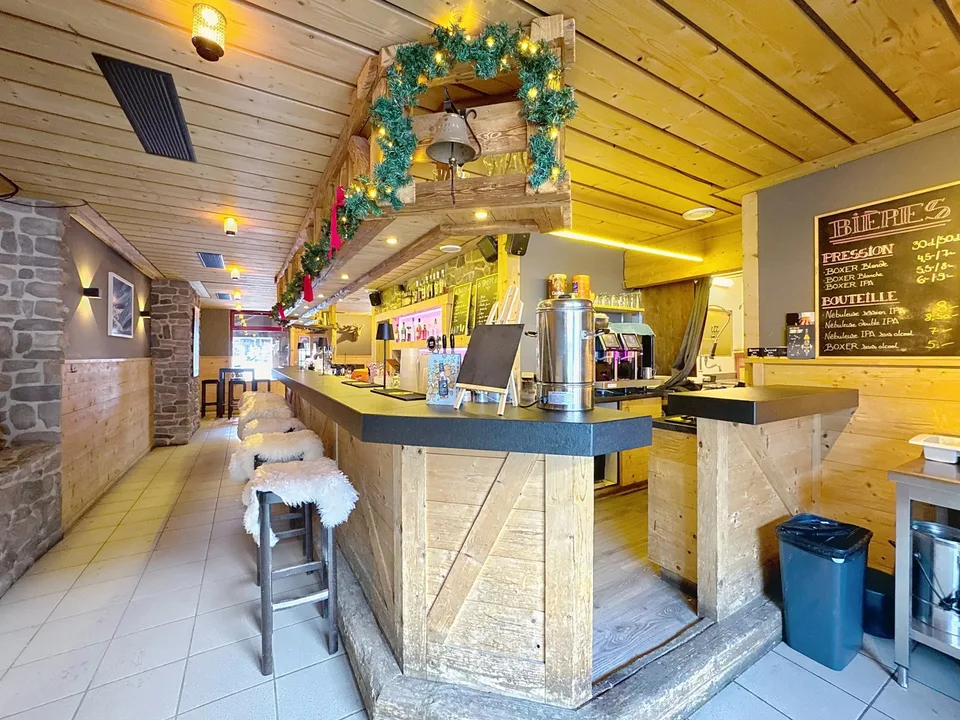 Café-bar / Restaurant – Premium location in Morgin