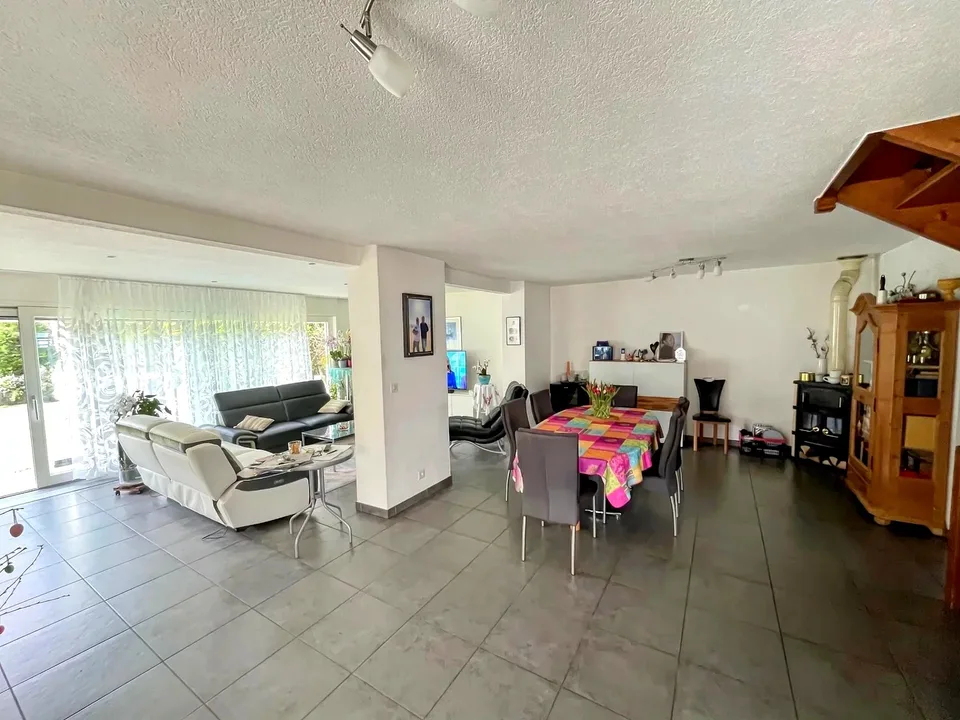 RECONVILIER: Schönes Reihenhaus von etwa 140 m²