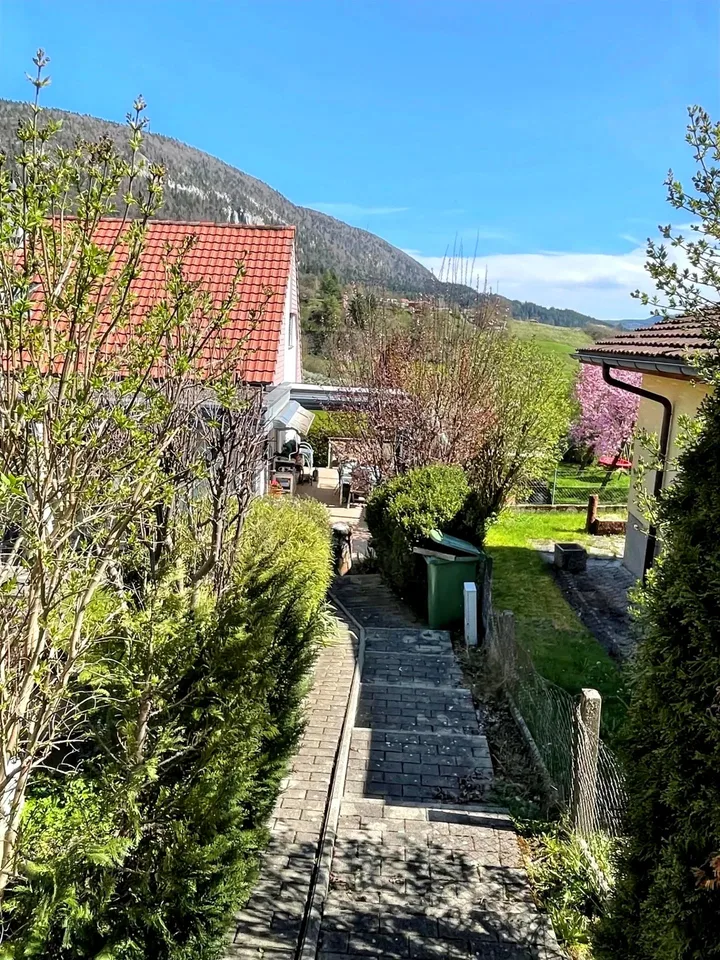RECONVILIER: Schönes Reihenhaus von etwa 140 m²