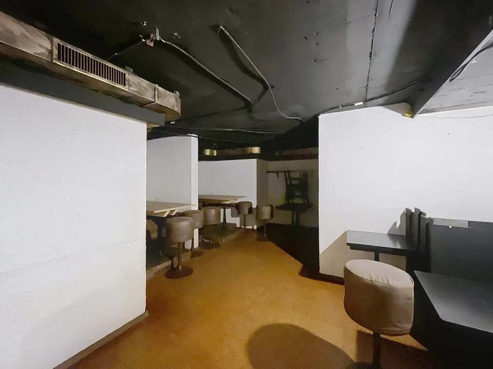 Spazio commerciale - ristorante che beneficia di una posizione magnifica