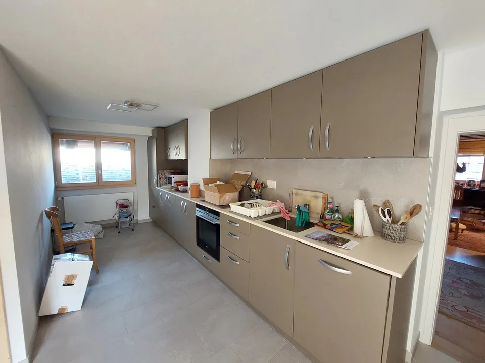 Charmanter Apartment teilweise renoviert im Herzen des Dorfes Lens