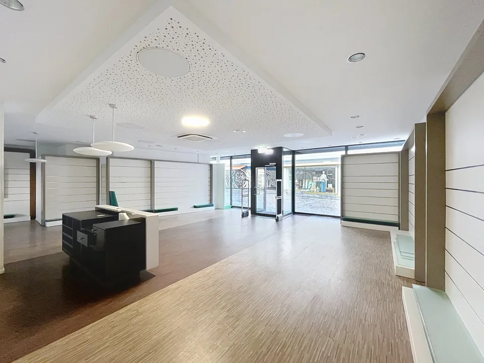 Local commercial au centre de Sion - Grandes surfaces modulables