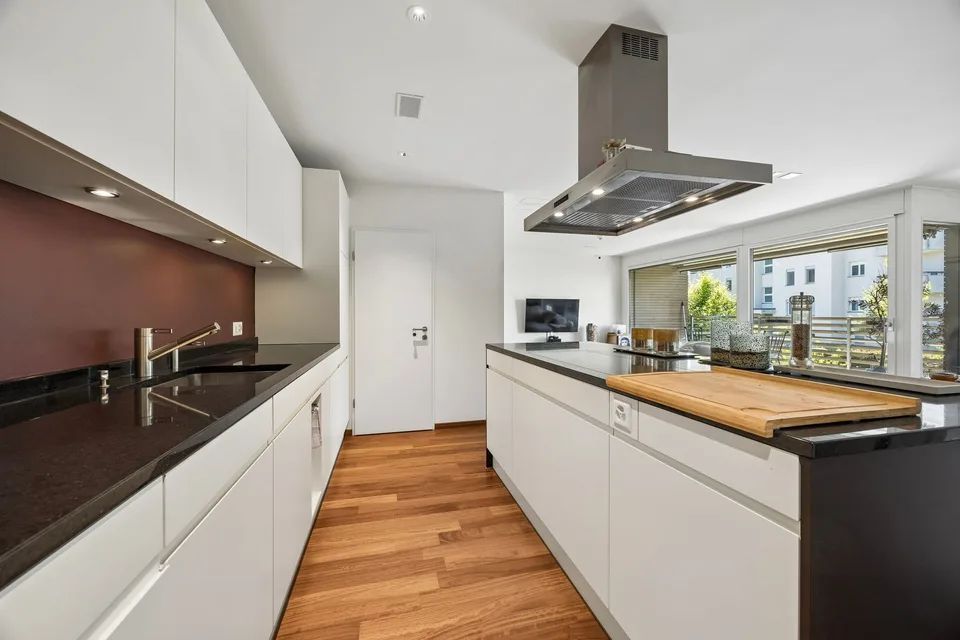 Appartamento di 3,5 locali di alta qualità con balcone a Rümlang in vendita