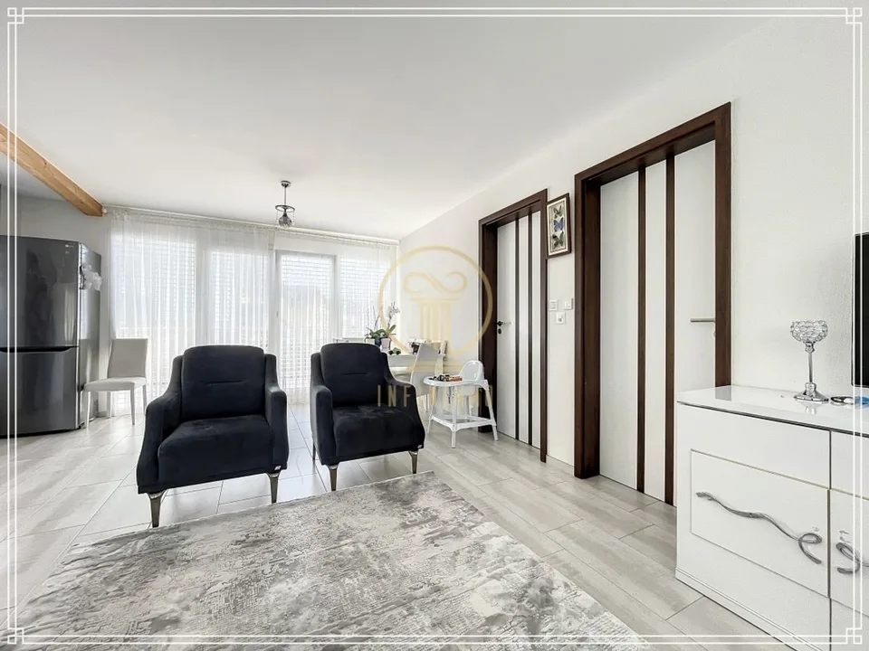 A YVERDON-LES-BAINS, lot de 4 maisons mitoyennes sur 3 niveaux, 1 appartement et 1 dépendance
