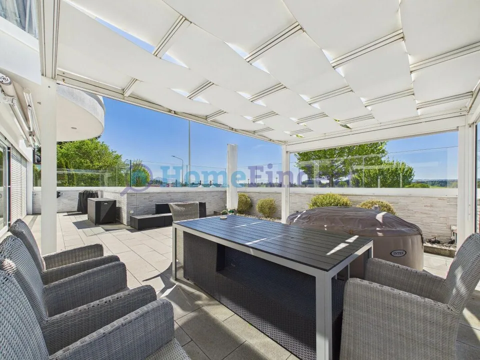 Unico pezzo luminoso con terrazza soleggiata!