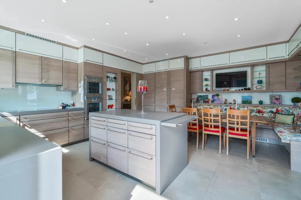 Eine Villa am Ufer des Genfersees ? Prestige, Raum und Licht – Foto 9 von 13