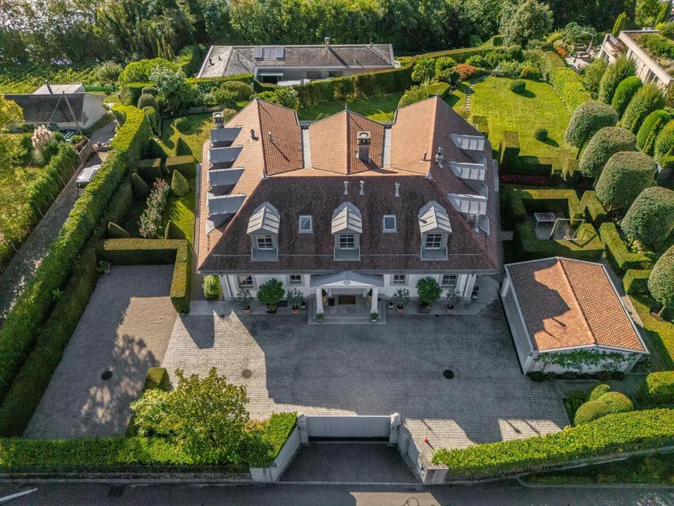 Una Villa sulle Sponde del Lago di Ginevra ? Prestigio, Spazio e Luce