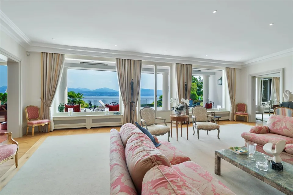Una Villa sulle Sponde del Lago di Ginevra ? Prestigio, Spazio e Luce