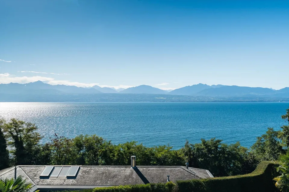 Una Villa sulle Sponde del Lago di Ginevra ? Prestigio, Spazio e Luce