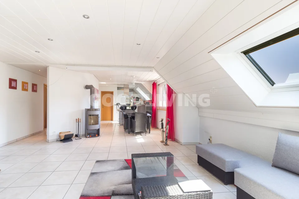 Maisonette im Grünen mit Galerie / Duplex avec galerie en environnement verdoyant