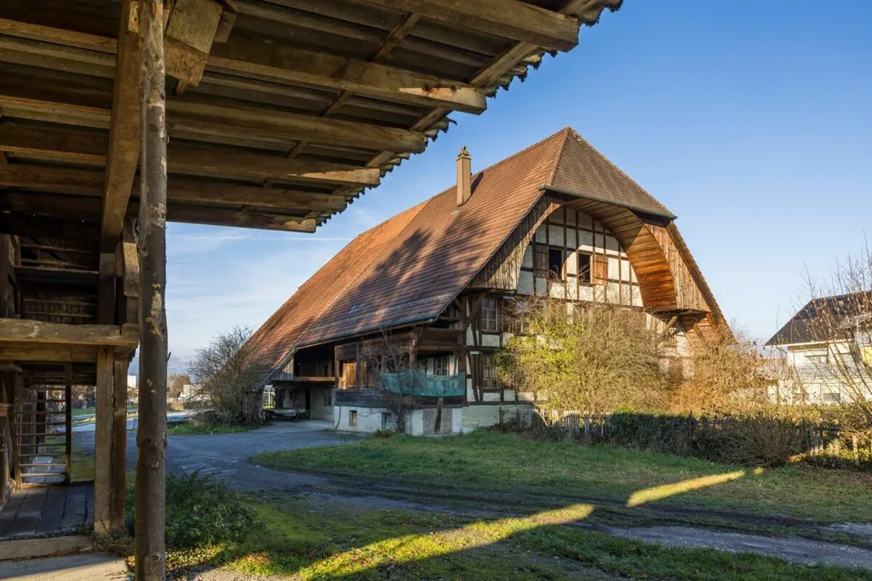 Ex fattoria con riserva di terreno edificabile e obbligo architettonico – foto 6 di 13