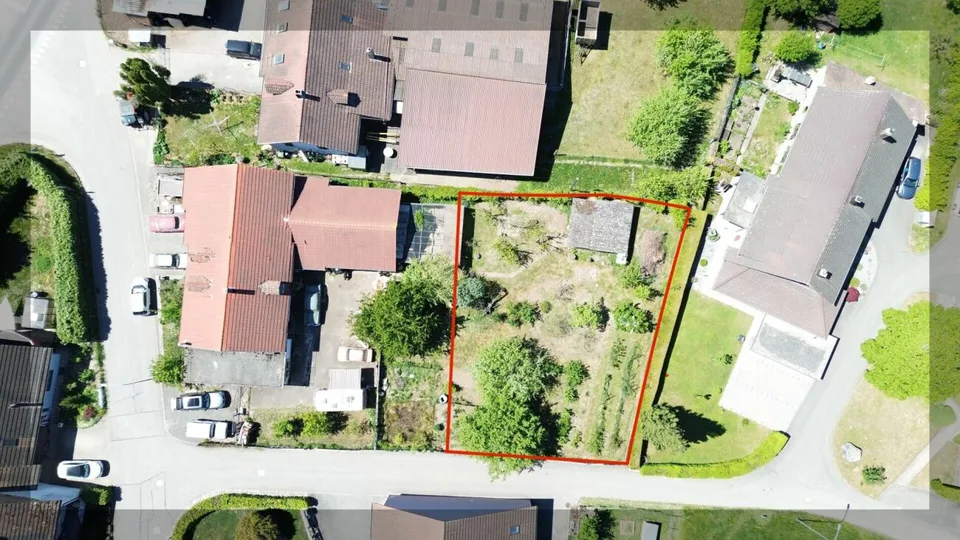 693 m² di terreno edificabile in una posizione tranquilla, base perfetta per la tua casa dei sogni