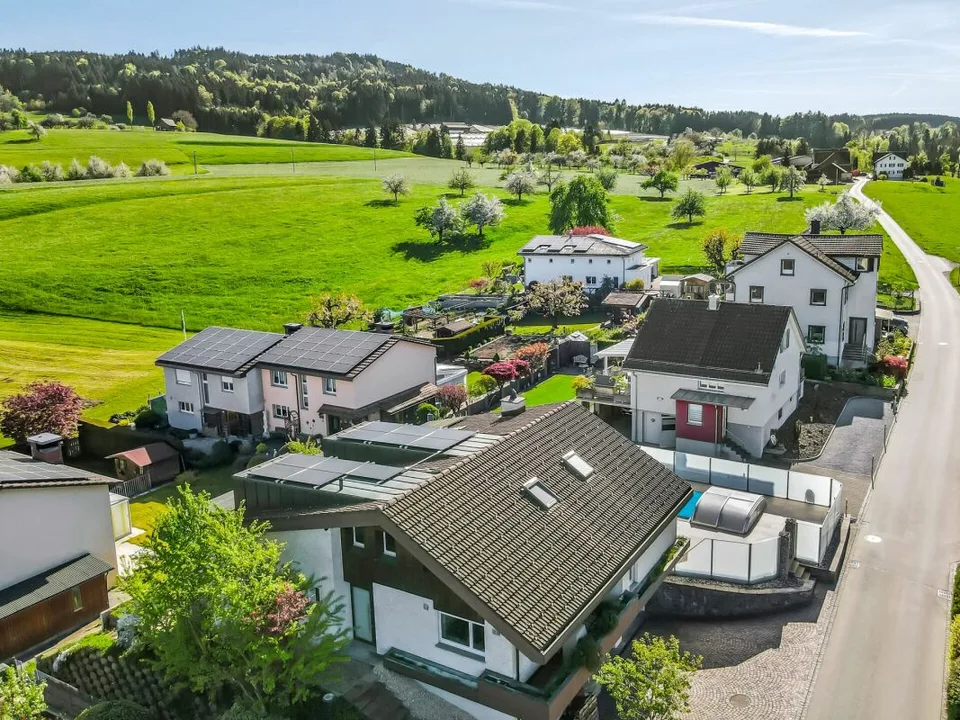 Viel Platz zum Leben: 8.5-Zimmer-Einfamilienhaus in Bernhardzell