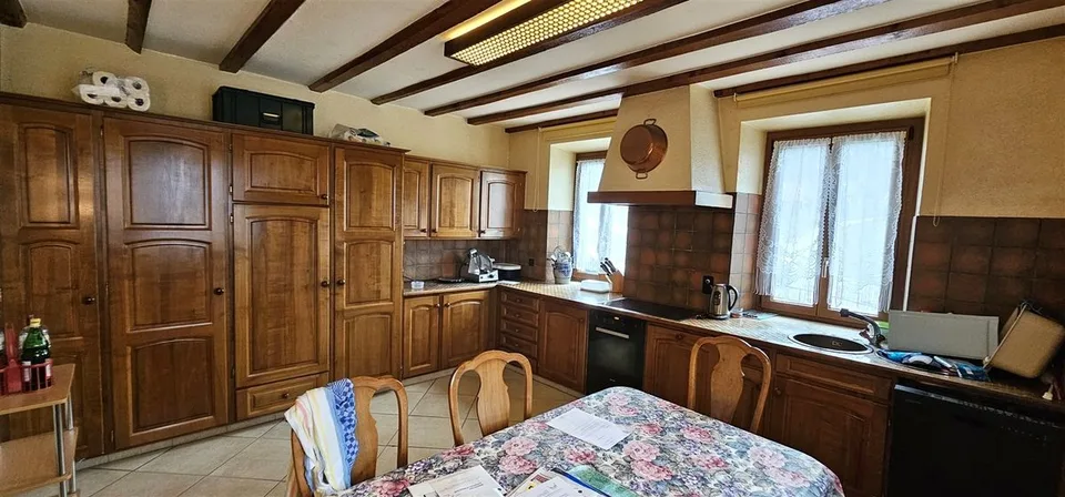 Ancienne ferme de 2 logements et un grand dépôt