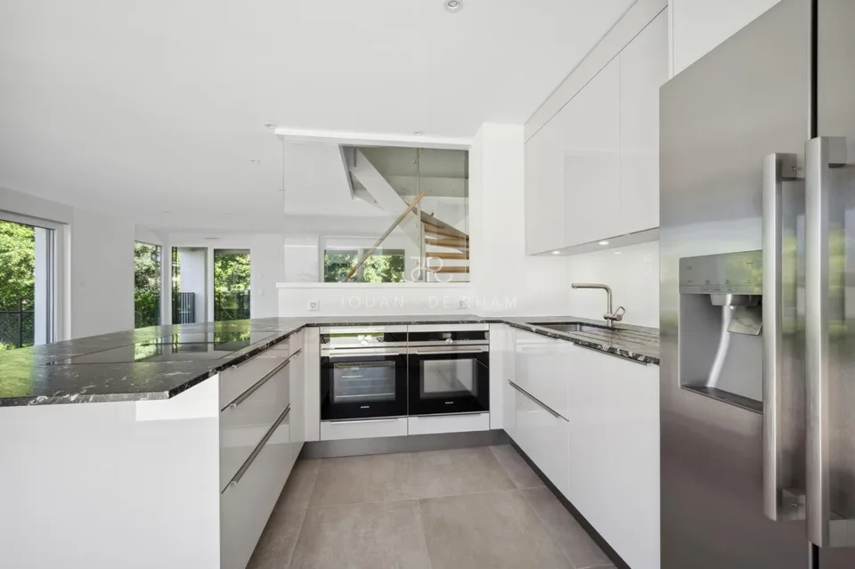 Exklusivität: Triplex-Wohnung mit 4/5 Zimmern in der Nähe des Collège du Léman