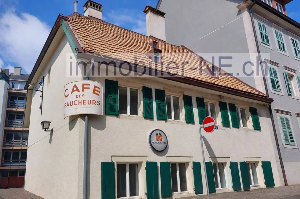 Maison idéalement située au centre-ville, abritant un restaurant connu sous l'enseigne « Le Faucheur »