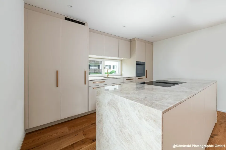 Appartement de jardin 4,5 pièces élégant dans une construction hybride en bois noble