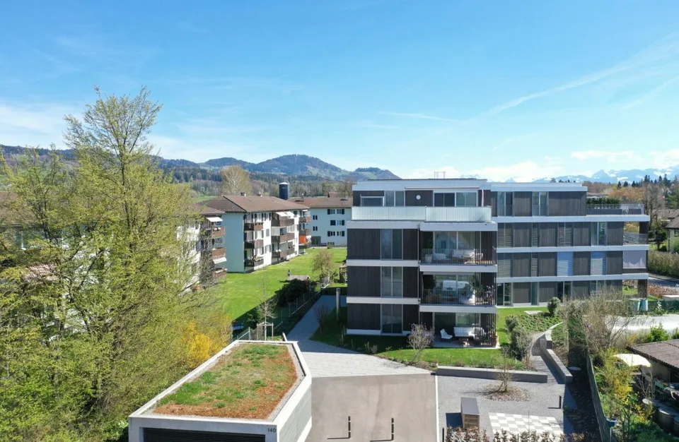 Stilvolle 4.5-Zimmer-Gartenwohnung in edler Holz-Hybrid-Bauweise