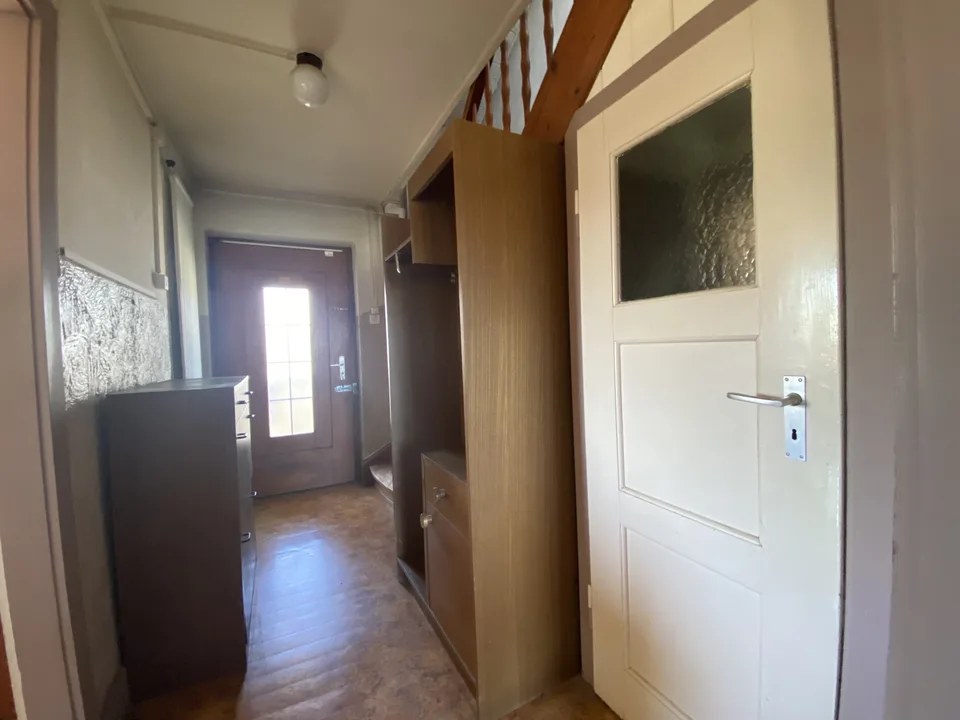 House, Alle - 395000
