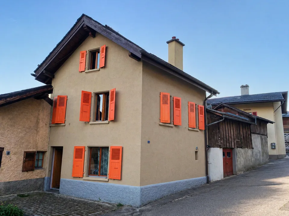 Petit immeuble de rendement au coeur de Fully