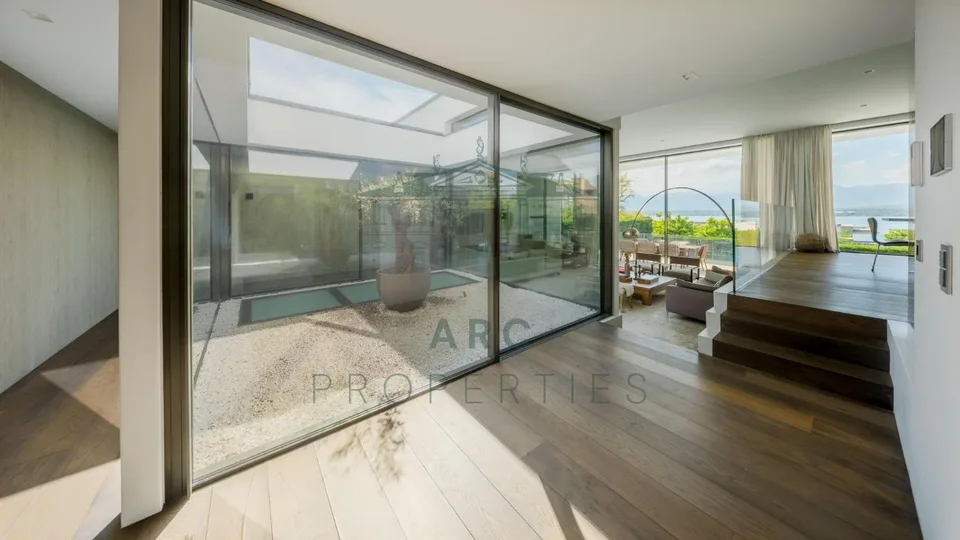 ANIÈRES - VILLA MODERNA CON ACCESSO PRIVATO AL LAGO