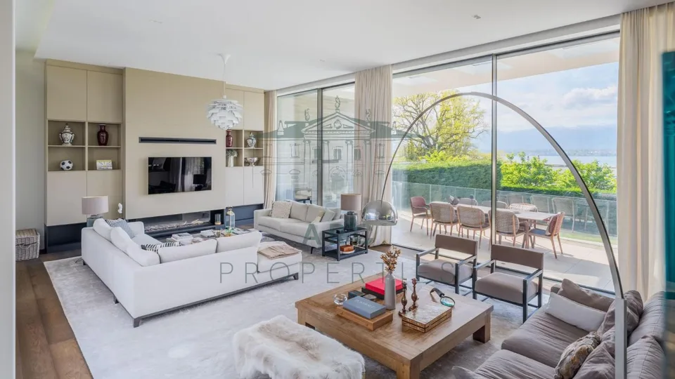 ANIÈRES - VILLA MODERNA CON ACCESSO PRIVATO AL LAGO