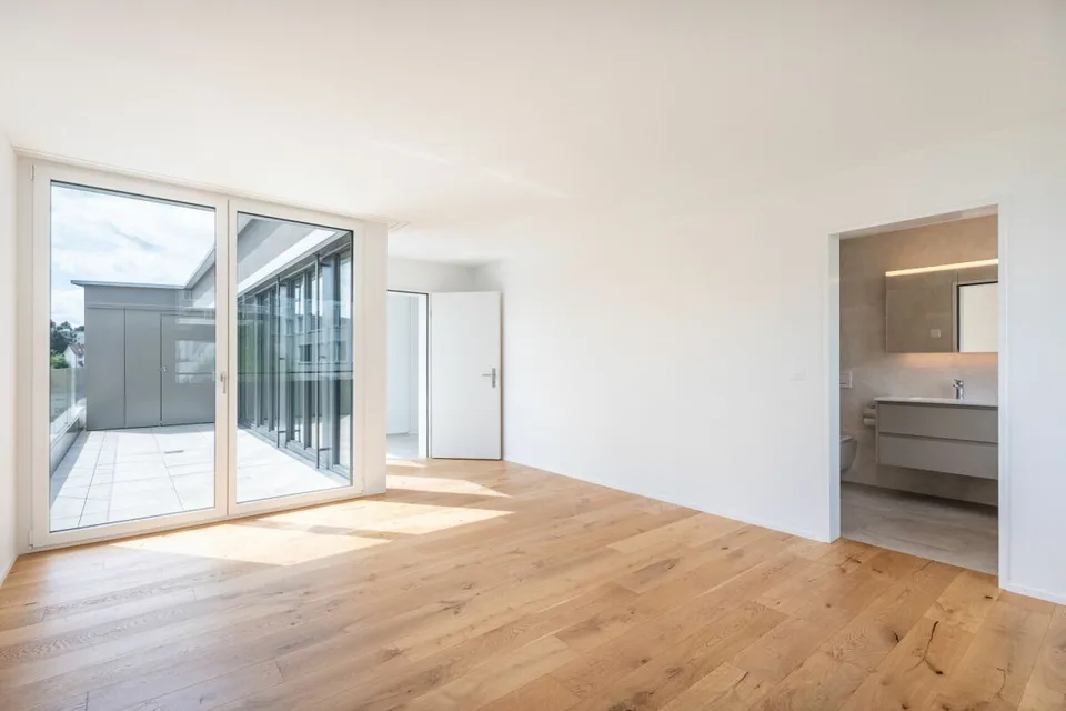 Penthouse première occupation à Wil SG. Lumière, espace et deux terrasses au plus haut niveau – photo 7 sur 13