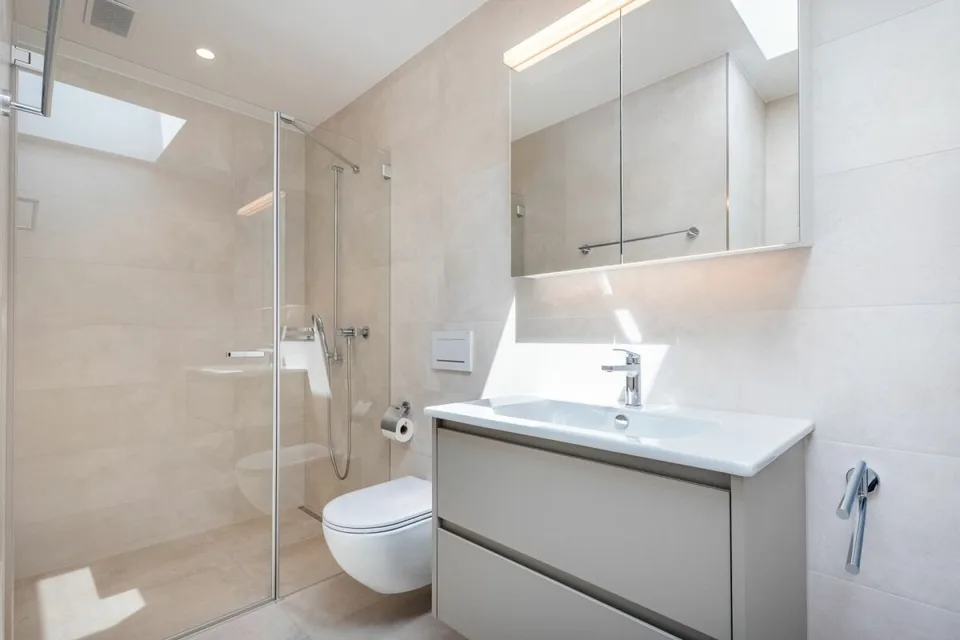 Penthouse première occupation à Wil SG. Lumière, espace et deux terrasses au plus haut niveau – photo 13 sur 13