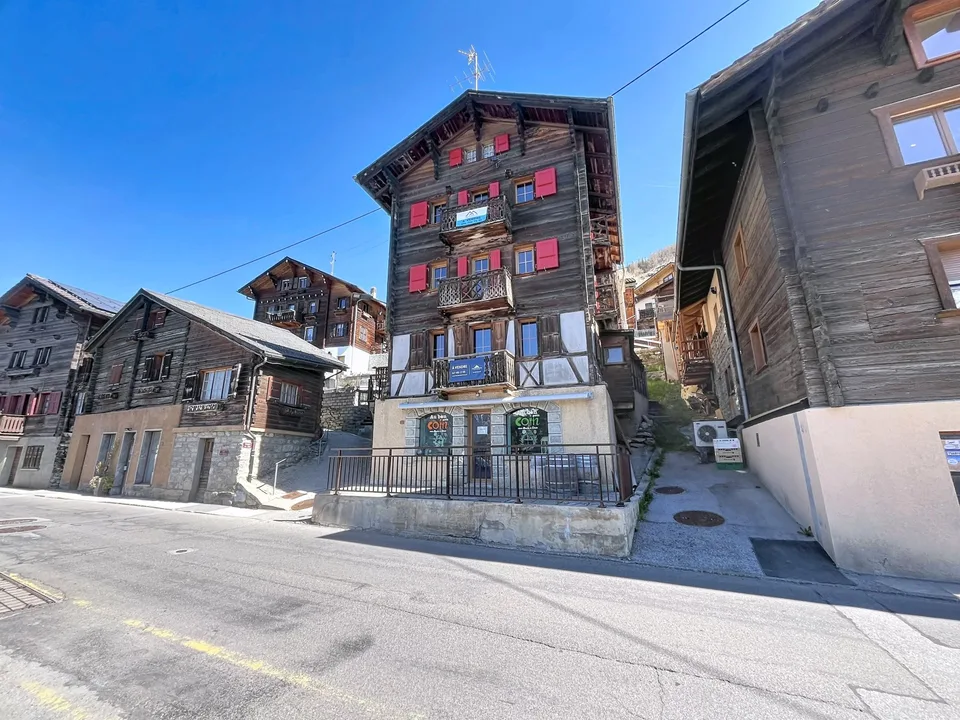 Charmant restaurant rénové dans un village authentique