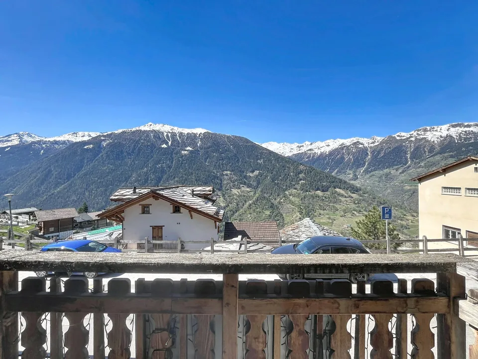 Appartement avec potentiel de rénovation et vue sur les montagnes
