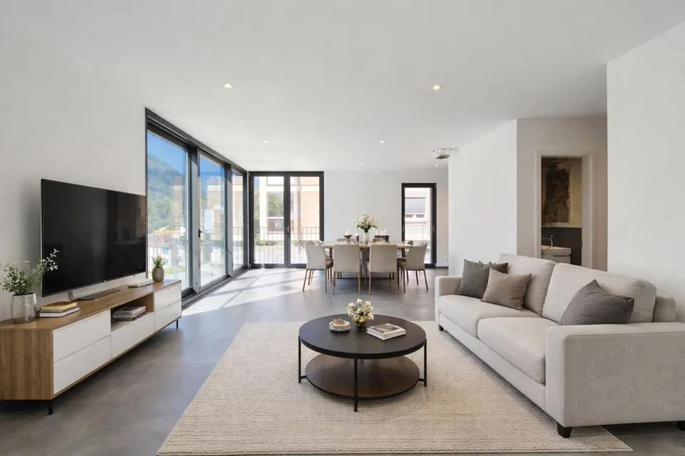 Villa unifamiliare in stile contemporaneo con giardino