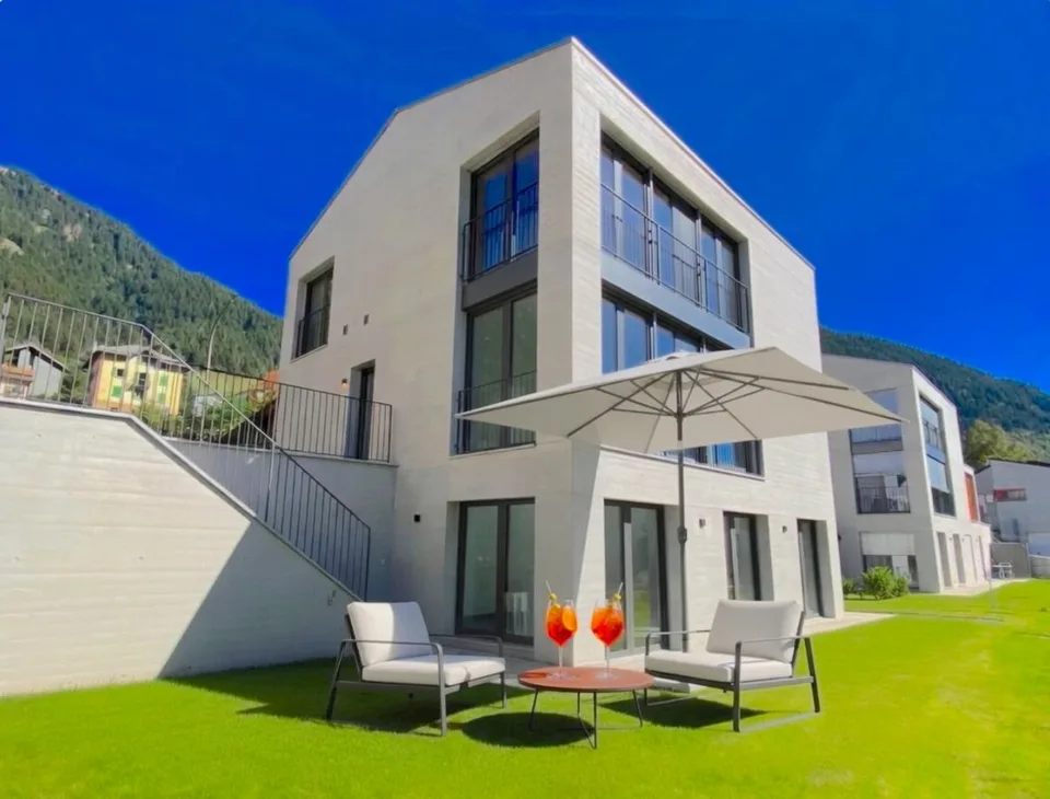 Villa unifamiliale de style contemporain avec jardin