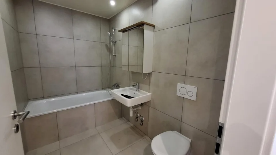Rue du Crêt-de-l’Eau 13, Couvet – Wohnung zur Verkauf in Teil +- 71 Quadratmeter