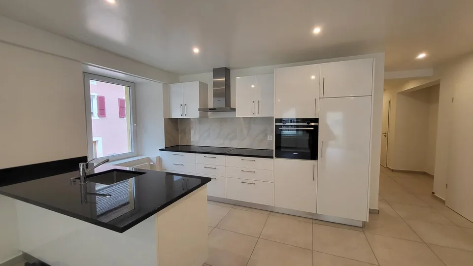 Rue du Crêt-de-l’Eau 13, Couvet – Wohnung zur Verkauf in Teil +- 71 Quadratmeter