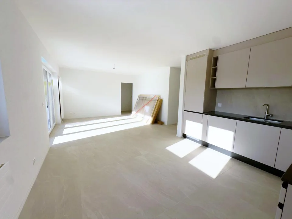 Appartamento 3,5 locali con giardino di 150m2 a Fétigny completamente ristrutturato