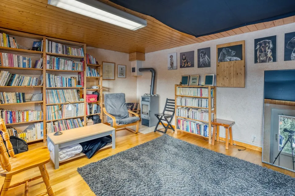 COMPLESSO IMMOBILIARE CON TERRENO EDIFICABILE IN STAZIONE