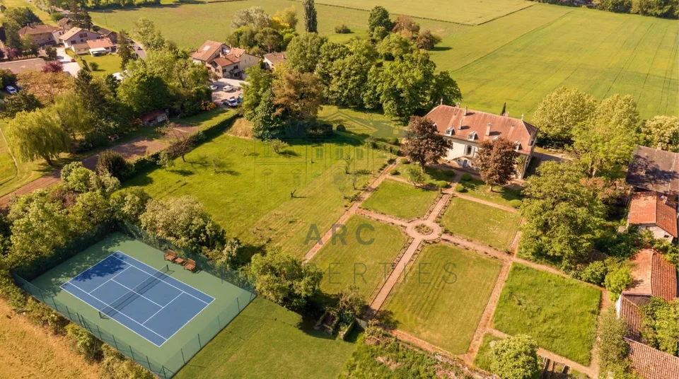 VANDÖUVRES - MANOR HOUSE ON A LARGE PLOT OF OVER 10,000 M2