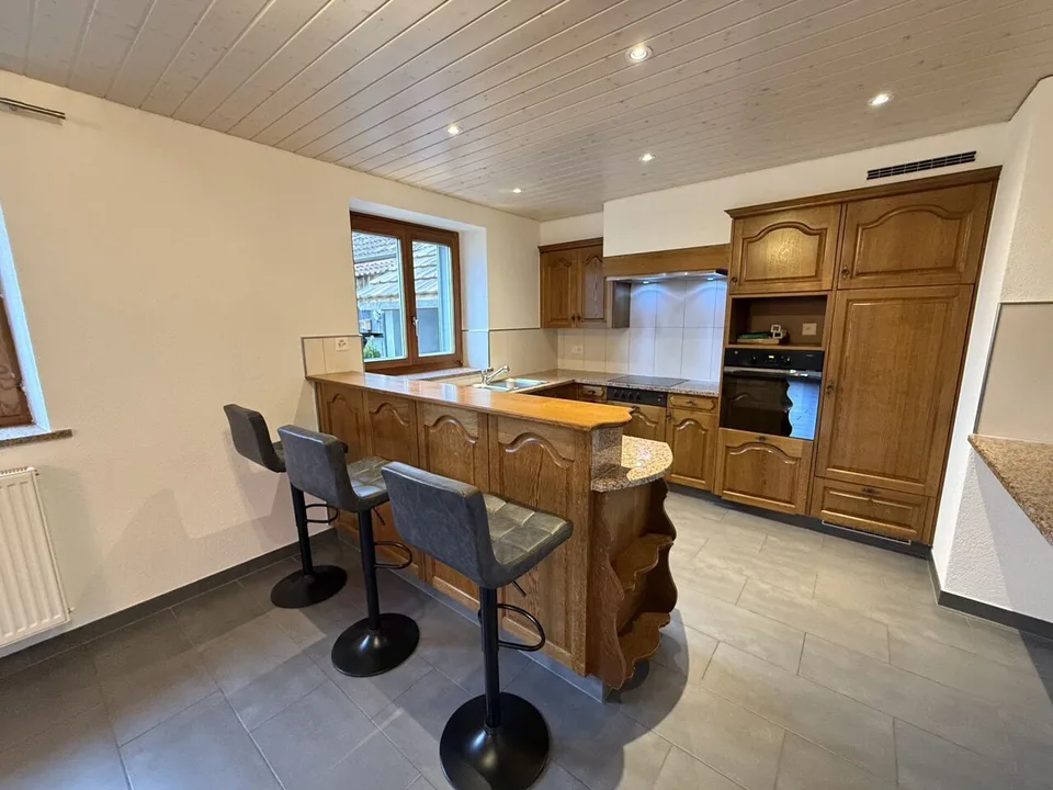 Casa di villaggio in vendita con 2 appartamenti a Charmoille