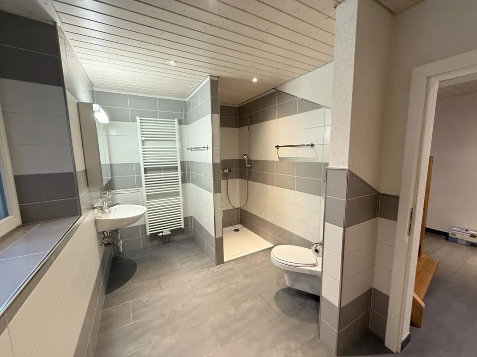 Casa di villaggio in vendita con 2 appartamenti a Charmoille