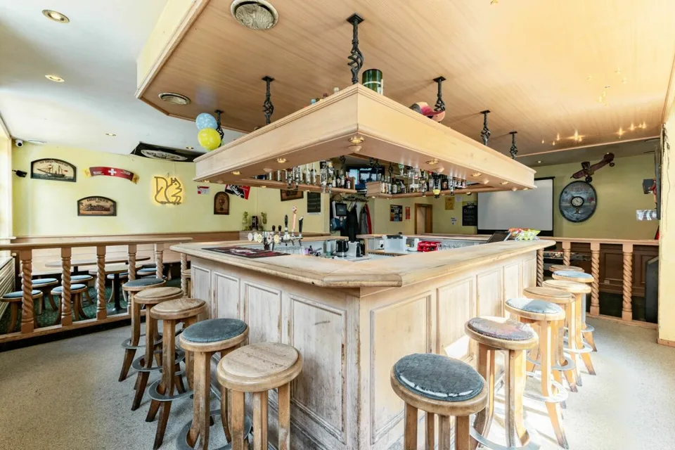 Hotel Restaurant Alpina-Ritzli mit beliebtem Pub in Innertkirchen – Foto 11 von 13