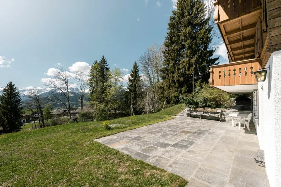Exclusive chalet with a separate apartment in a sunny location in Schönried – photo 6 of 13