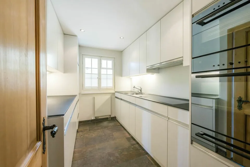Exclusive chalet with a separate apartment in a sunny location in Schönried – photo 11 of 13