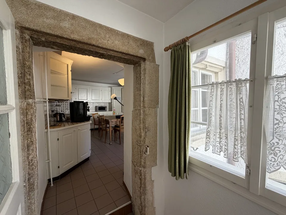 For sale in Porrentruy beautiful building with 2 apartments and 1 commercial space
