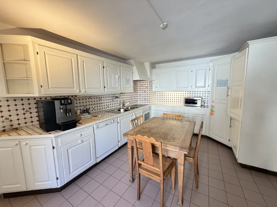 For sale in Porrentruy beautiful building with 2 apartments and 1 commercial space