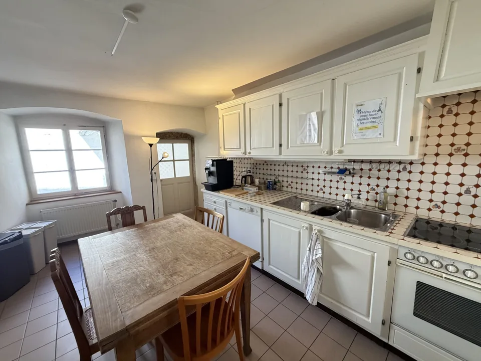 For sale in Porrentruy beautiful building with 2 apartments and 1 commercial space