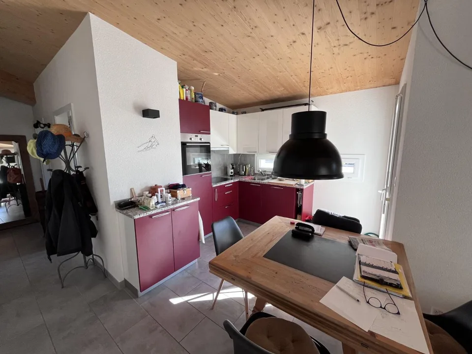 Luminoso appartamento attico di 3.5 locali a Fully