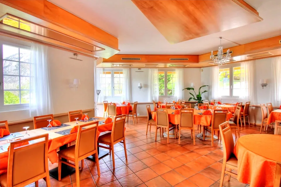 Restaurant mit Unterkunft und hohem Potenzial in Vex